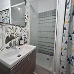 T2 Cosy Hyper Centre *