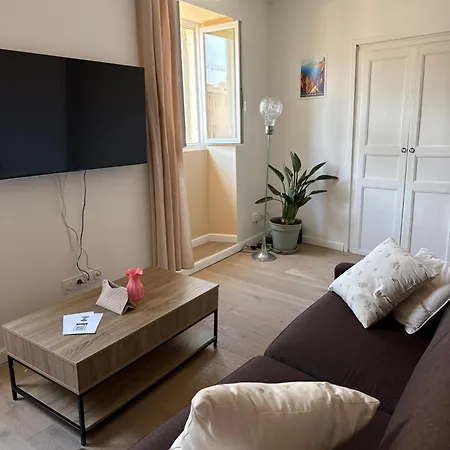 T2 Cosy Hyper Centre