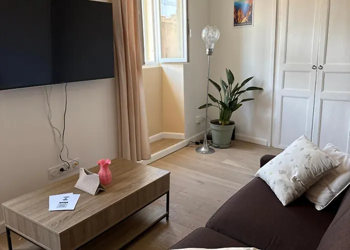 T2 Cosy Hyper Centre