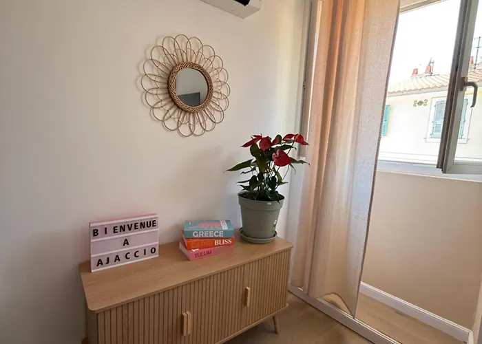 T2 Cosy Hyper Centre *